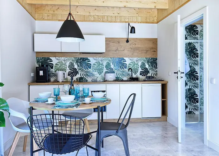 Nyaraló Beautiful In With Wifi Białogóra